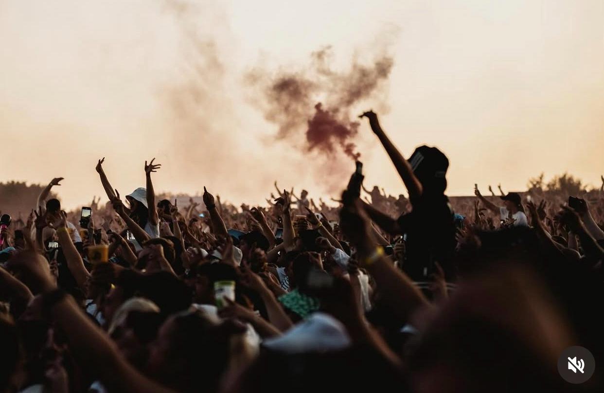 crowd at heaton park