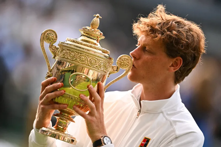 sinner kisses the trophy