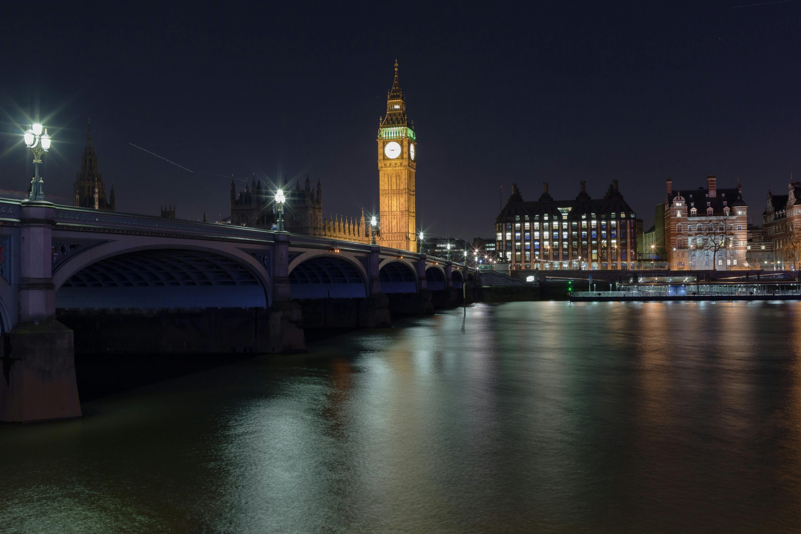 monfor big ben at night