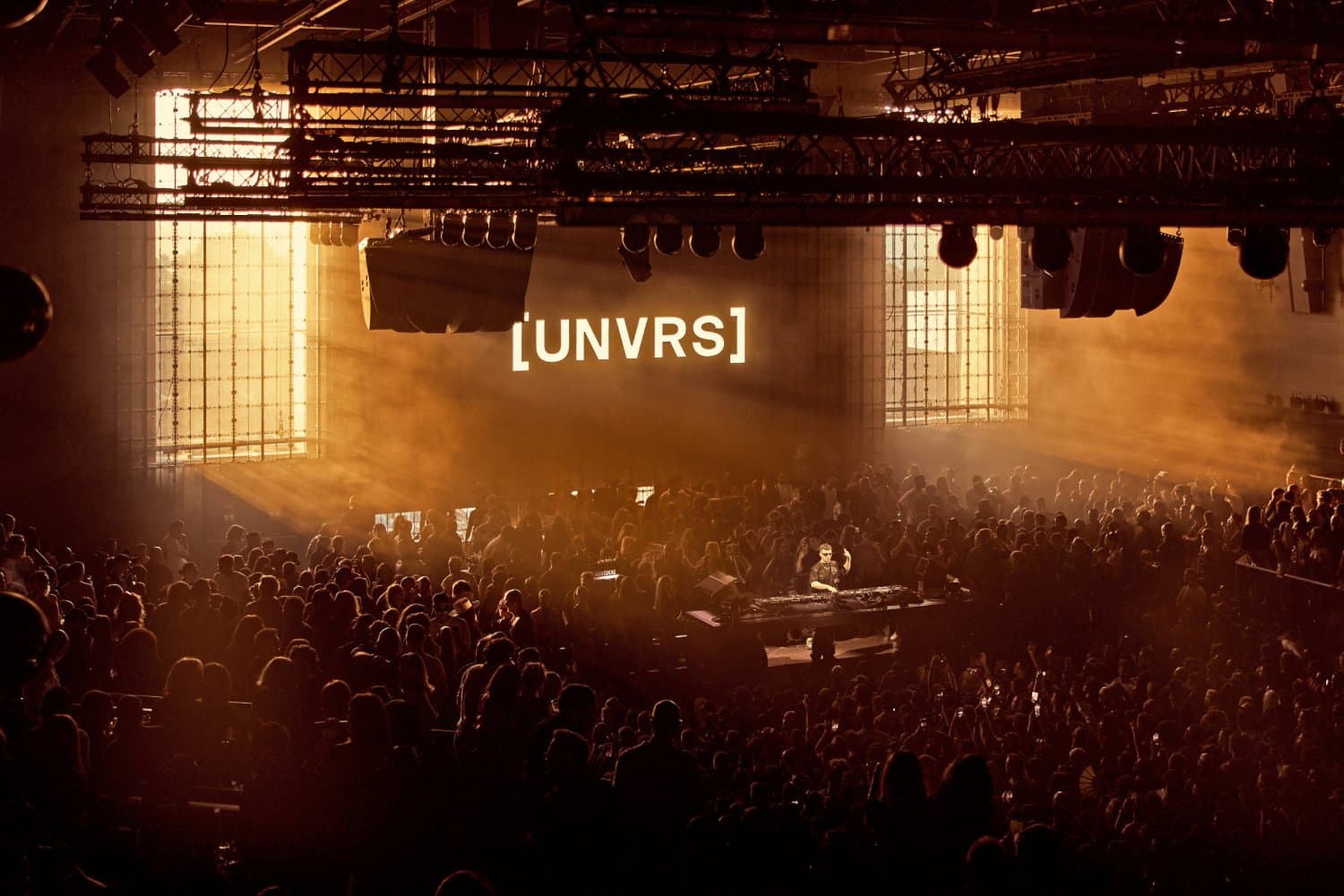UNVRS