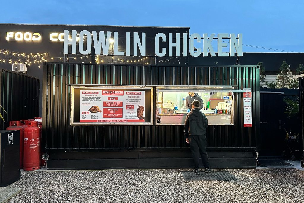 HOWLIN CHICKEN